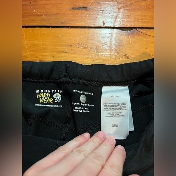 Mountain Hardwear Wide Leg Black Sweatpants with Back Pockets Medium - Picture 4 of 6